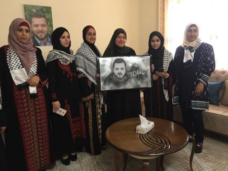 أخوات دلال و بنات الشبيبة الطلابية في القدس المفتوحة يكرمن أمهات الاحمدين جرار